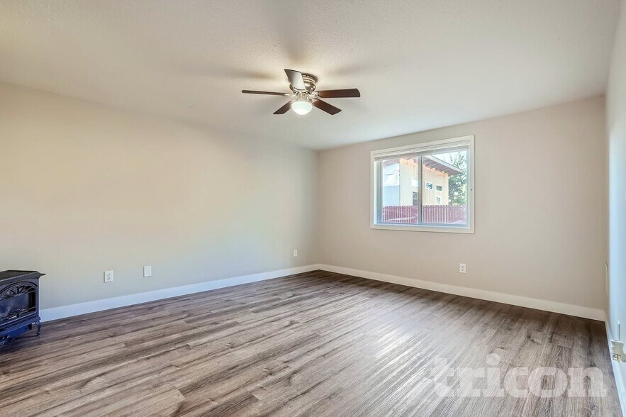 Building Photo - 803 NW 20th Cir