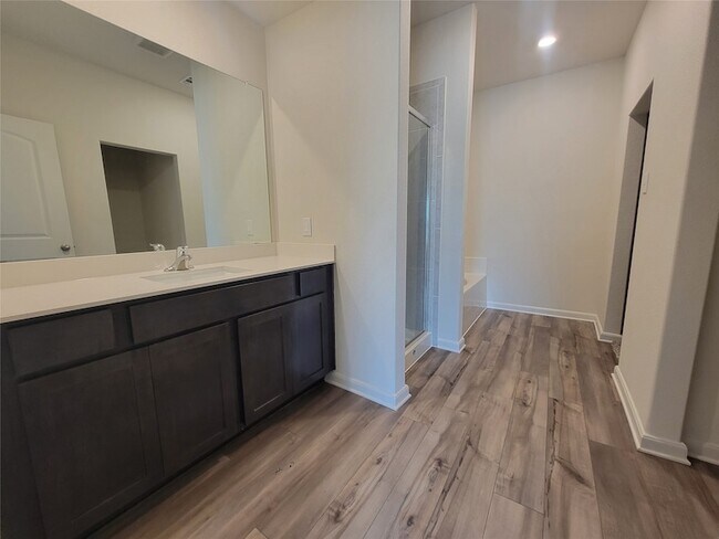 Building Photo - 3012 Villegas Wy