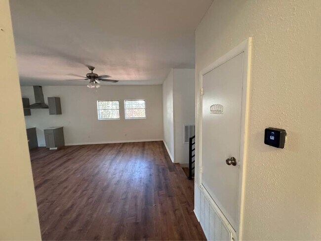 Building Photo - 14 Dellwood Dr