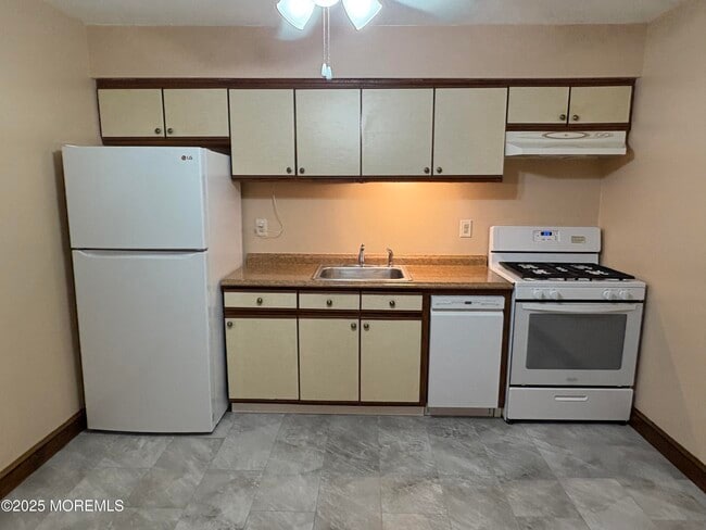 Building Photo - 910 Judy Ct