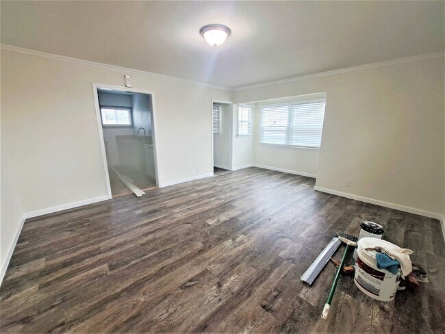Building Photo - 1307-1309