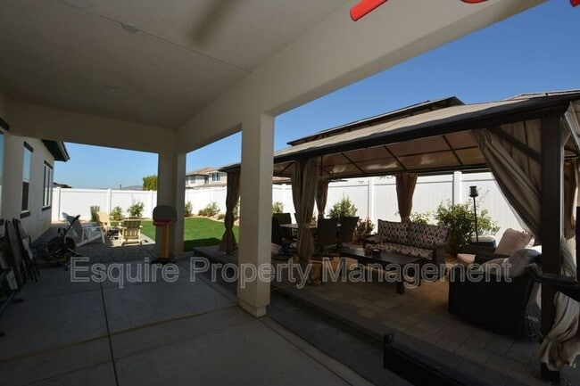 Building Photo - 139 Wisteria St