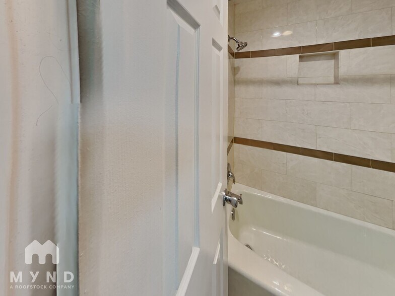 Building Photo - 1509 Brook Forest Dr