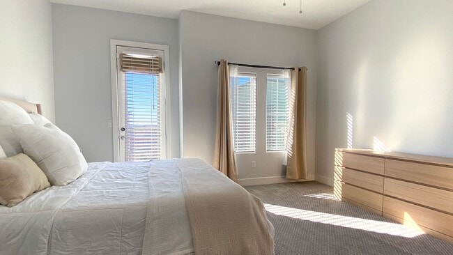 Building Photo - Spectacular 3 Bedroom Townhouse in Gate Community Near Sky Canyon and Centennial! Strip Views!