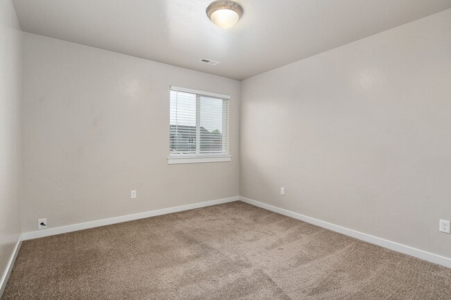 Building Photo - ** $500 MOVE IN SPECIAL ** LOW MAINTENANCE...