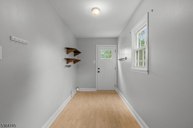 Building Photo - 193 Beekman Ln