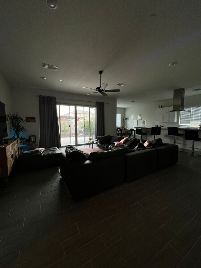 Building Photo - 2474 Bastidas Dr
