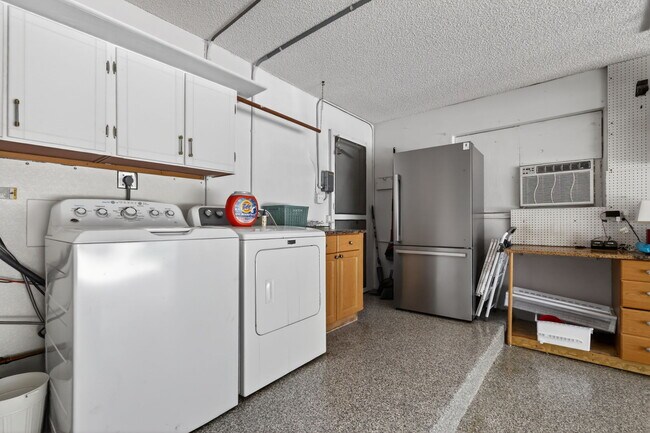 Building Photo - 6372 Sleepy Willow Way