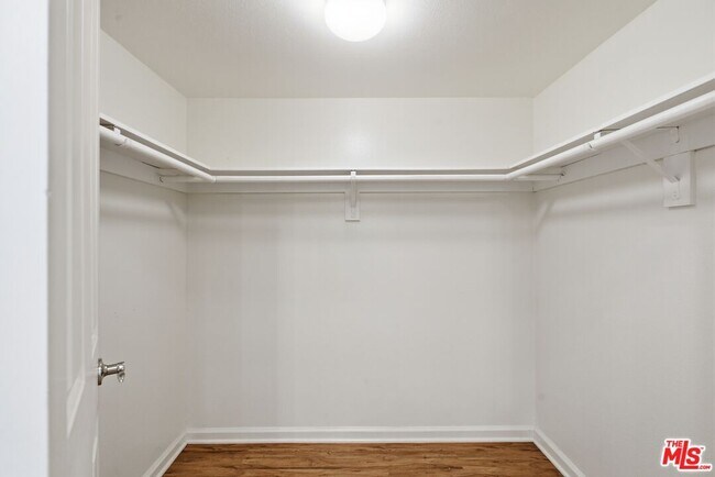 Building Photo - 5009 Woodman Ave
