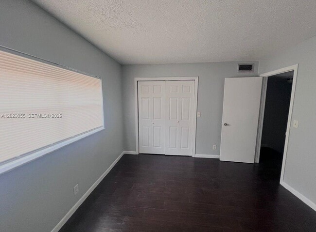 Building Photo - 2512 NW 52nd Ave