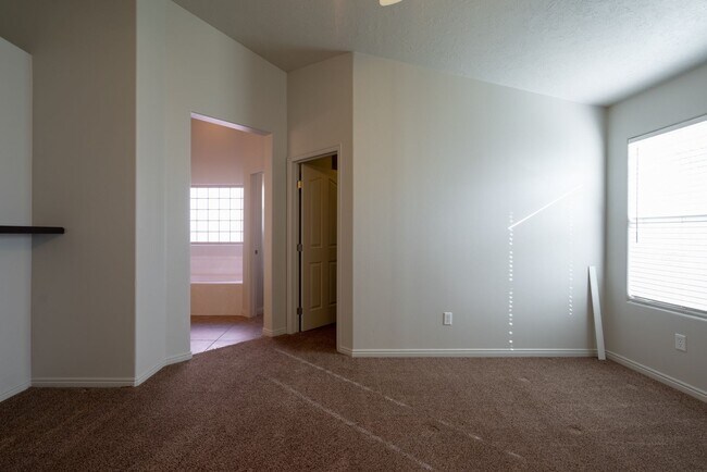 Building Photo - Beautiful 3 Bedroom Home Near Snow Canyon Parkway