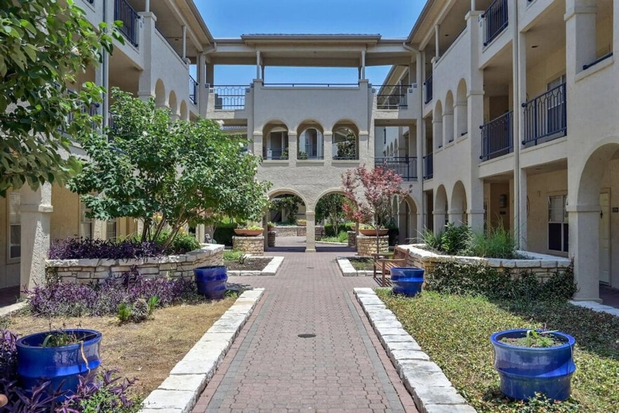 Building Photo - 3404 American Dr