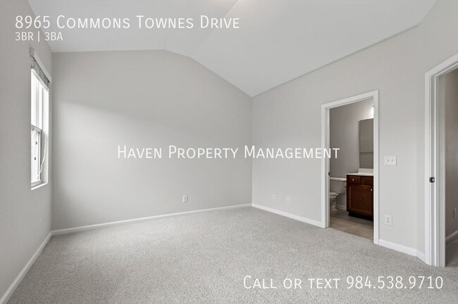 Building Photo - 8965 Commons Townes Dr