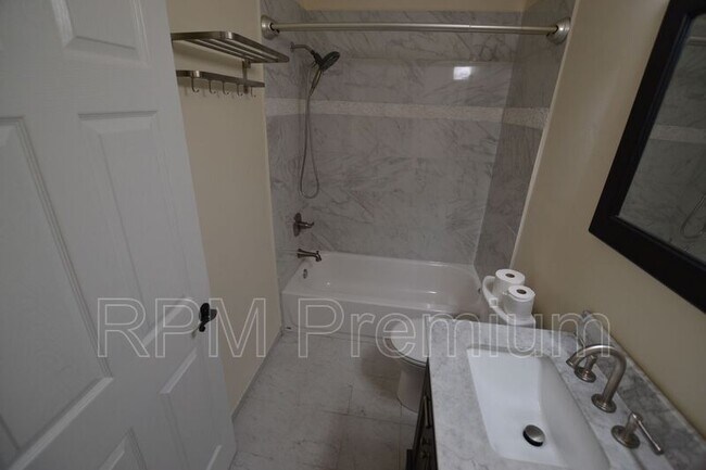 Building Photo - 9516 Gassie St