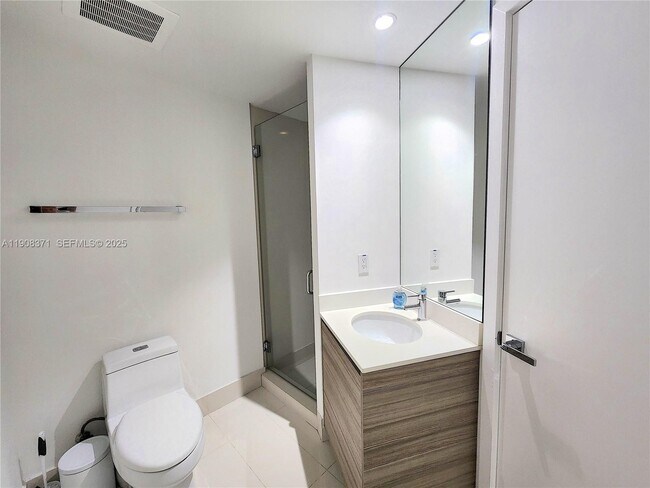 Building Photo - 121 NE 34th St