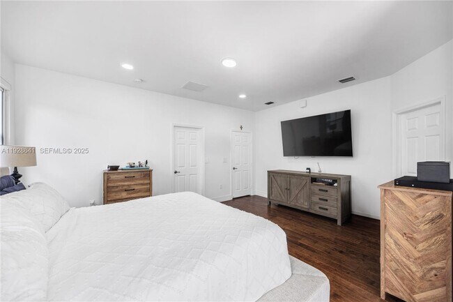 Building Photo - 10470 NW 69th Terrace