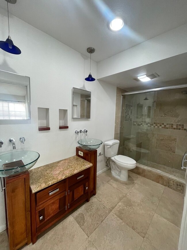 Building Photo - 2 Bed / 2 Bath in Clairemont