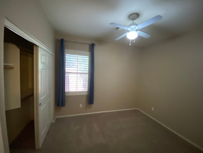 Building Photo - Dream Home in Power Ranch!