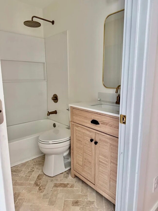 Building Photo - 2850 Appleton Ave