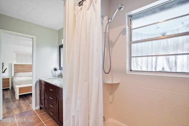 Building Photo - 6717 Lenczyk Dr