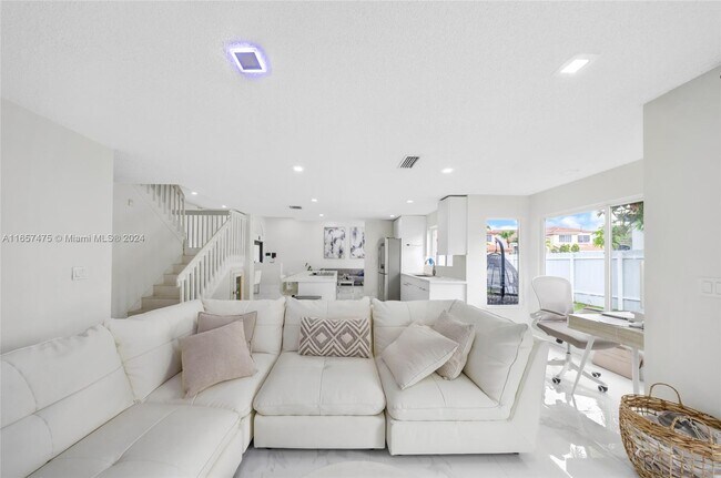 Building Photo - 1396 SW 180th Ave