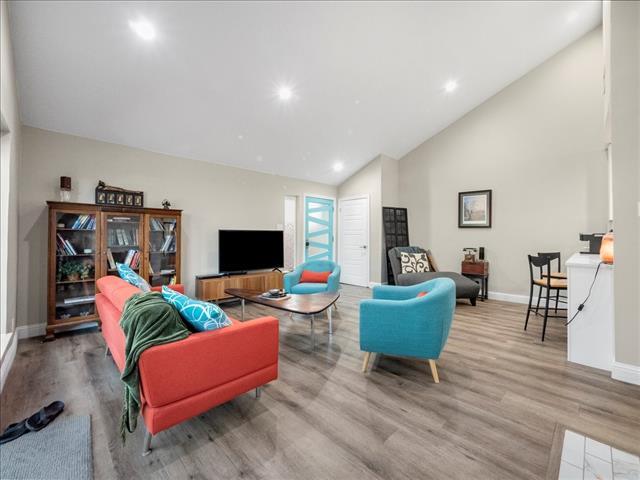 Building Photo - 9716 Highland View Dr