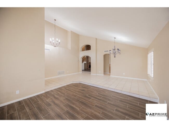 Building Photo - 926 W Wagner Dr