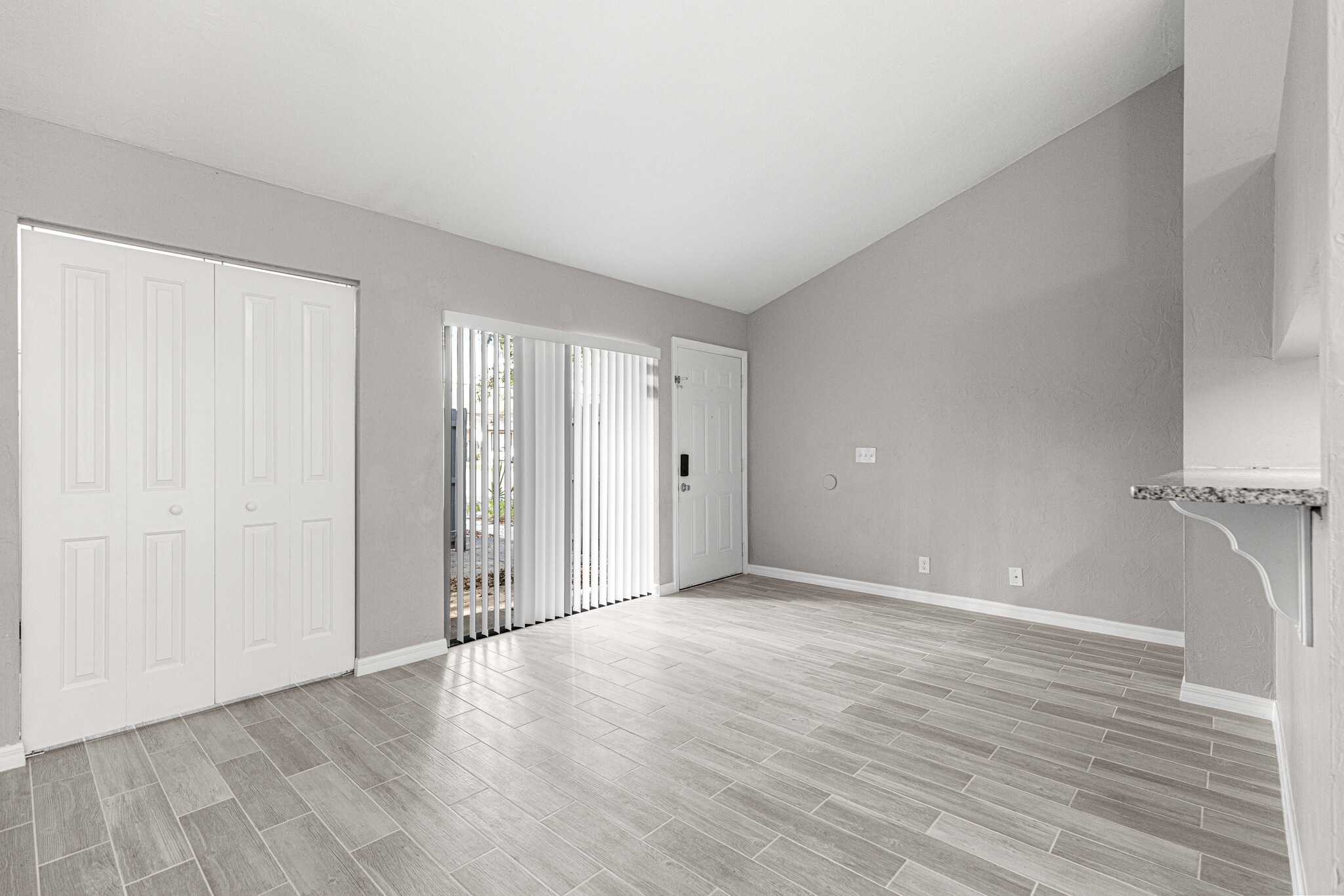 Building Photo - 4151 SE 22nd Ave