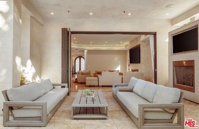 Building Photo - 331 Canon Dr