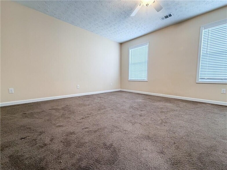 Building Photo - 2711 Highland Ridge NW