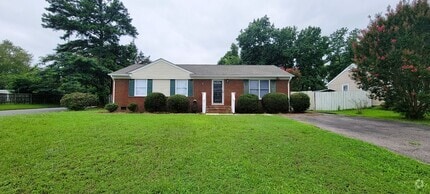 Building Photo - Pristine ranch on corner lot in Chesterfield.
