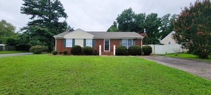 Building Photo - Pristine ranch on corner lot in Chesterfield.