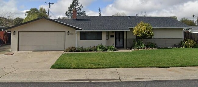 Building Photo - 502 Oak Ridge Dr