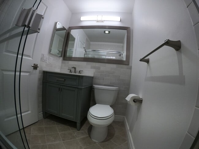 Building Photo - UPDATED TWO BED / TWO AND HALF BATH HEADLANDS CONDO WITH SWEEPING VIEWS