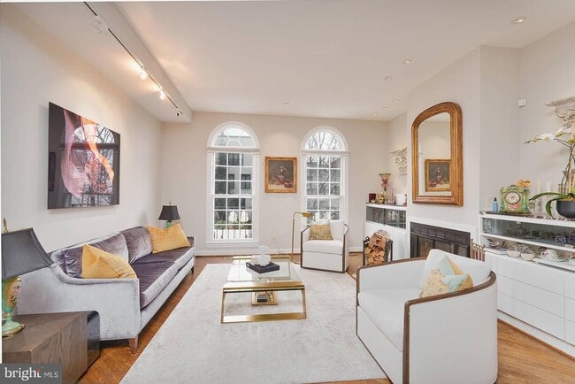 Building Photo - 3332 Dent Pl NW