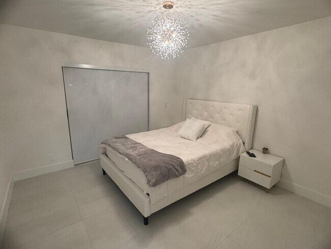 Building Photo - 18 Selby Ln