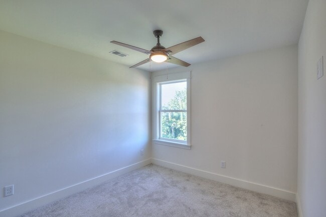 Building Photo - 3600 Quail Dr