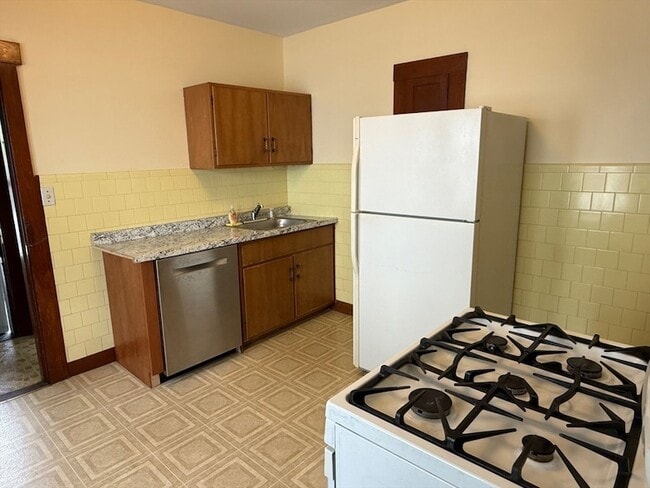 Building Photo - 63 Park St