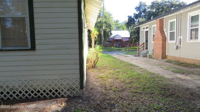 Building Photo - 6590 Sunset Dr