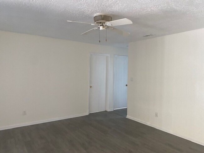 Building Photo - 3/2 Split Plan Pool Home in Indian Trails - Available 8/7
