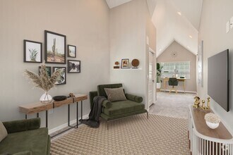 Building Photo - Accessible Townhome near Edgewater!