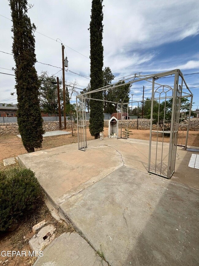 Building Photo - 10349 Shoshone St