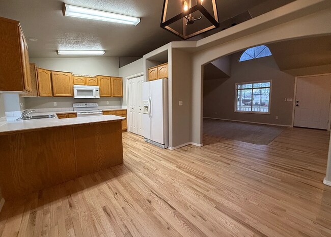 Building Photo - 2901 N Valam Ave