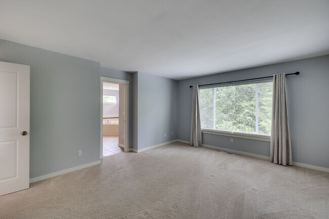 Building Photo - 4 Bedroom PLUS Bonus Room at Carriage Park...