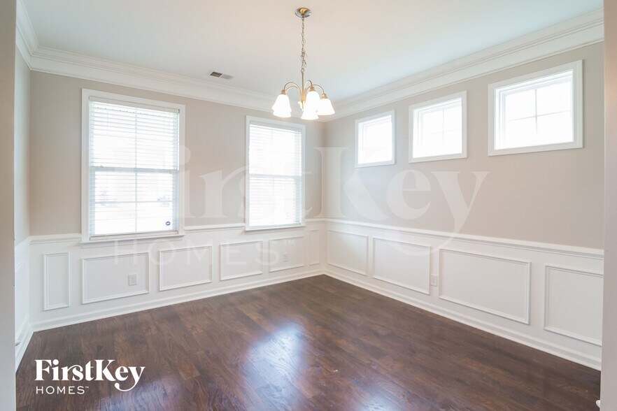 Building Photo - 425 Abelia Ln