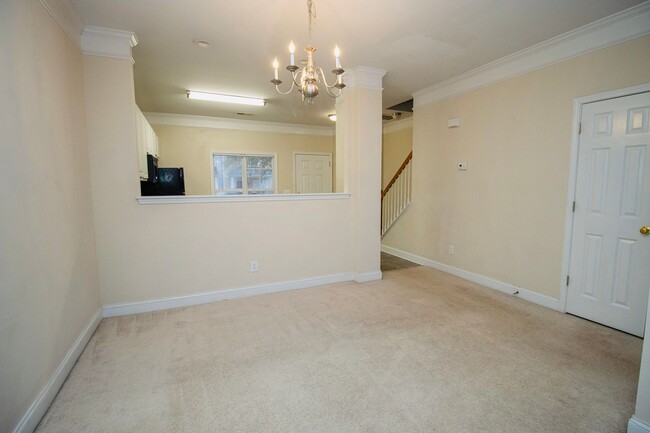 Building Photo - 2 Bedroom, 2.5 Bath Available in Hampton F...