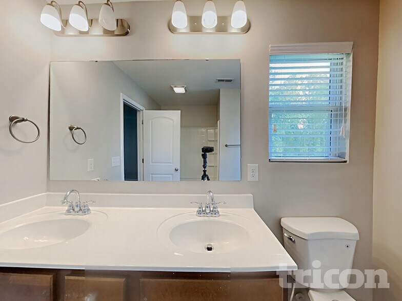 Building Photo - 1039 Manston Pl SW