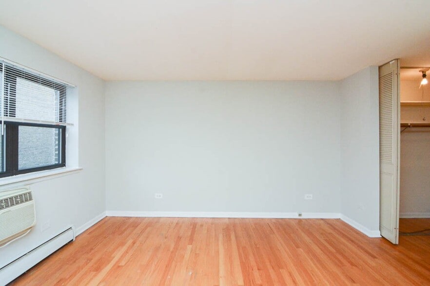 Building Photo - 503 W Briar Pl