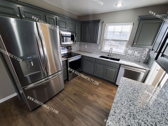 Building Photo - Gorgeous Modern Shawnee Townhome!! So much...