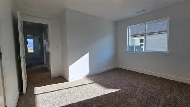 Building Photo - 1005 N 3620 W